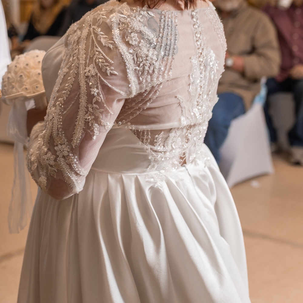 Elegant White Lace Women's Dress